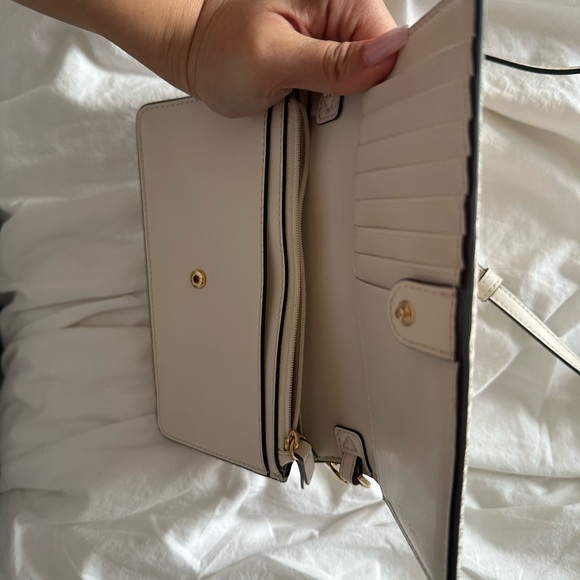 MICHAEL KORS white & gold shoulder bag! Never worn, still has original tags! - Picture 3 of 3